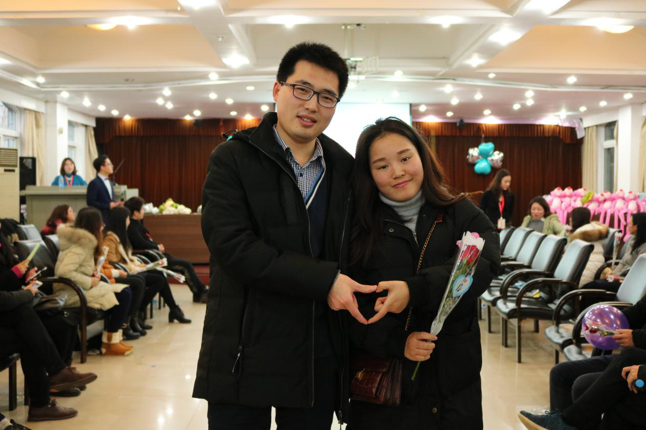 来这里领一个高学历的好对象，过一个花好月圆的中秋
