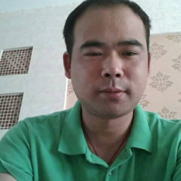 菠萝就欣慰的照片