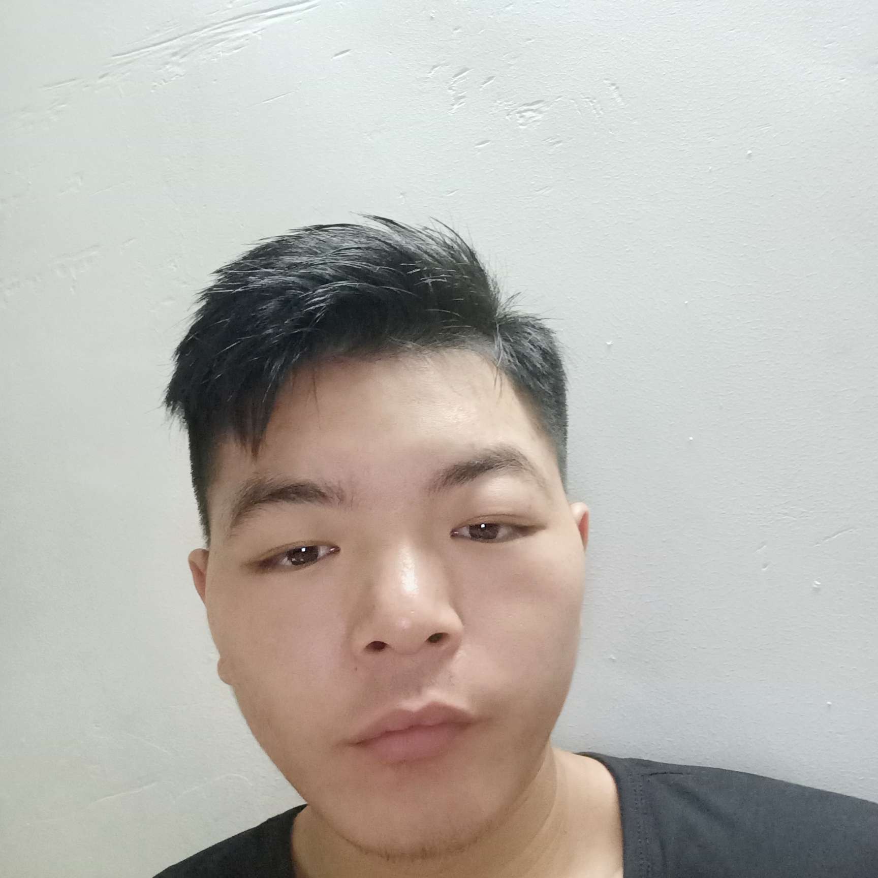 背后与铃铛的照片