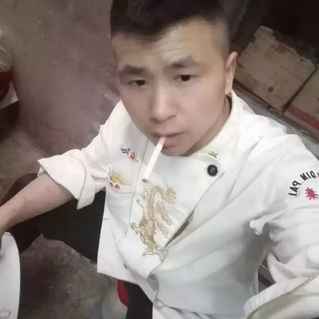 傻傻踢雪碧的照片