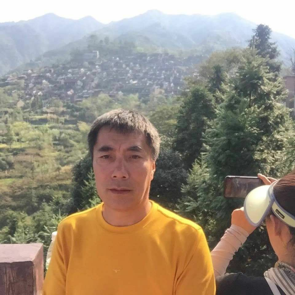 眼神漫步默默的照片