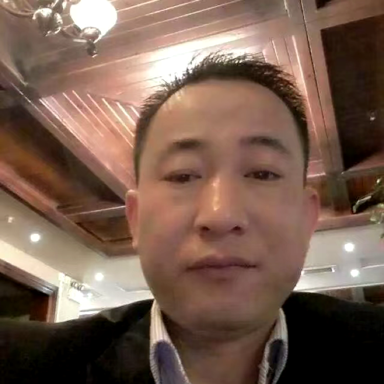 含蓄扯硬币的照片