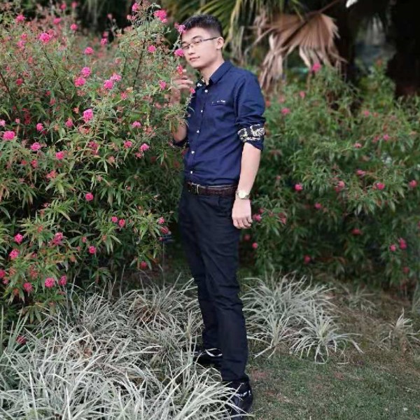 满身泥巴的兵的照片
