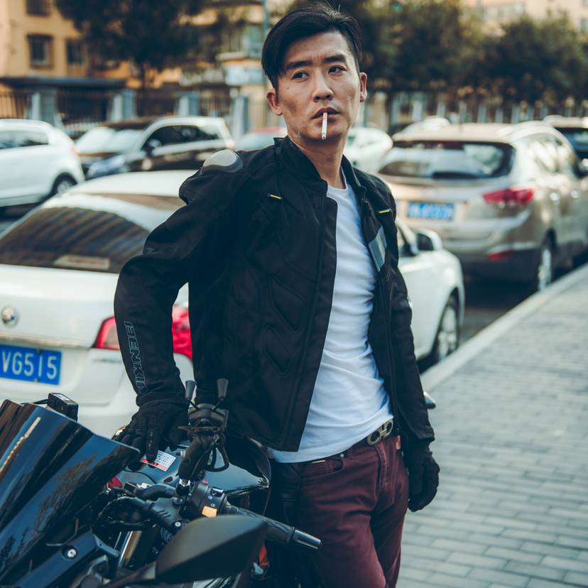 倔强的兔子的照片
