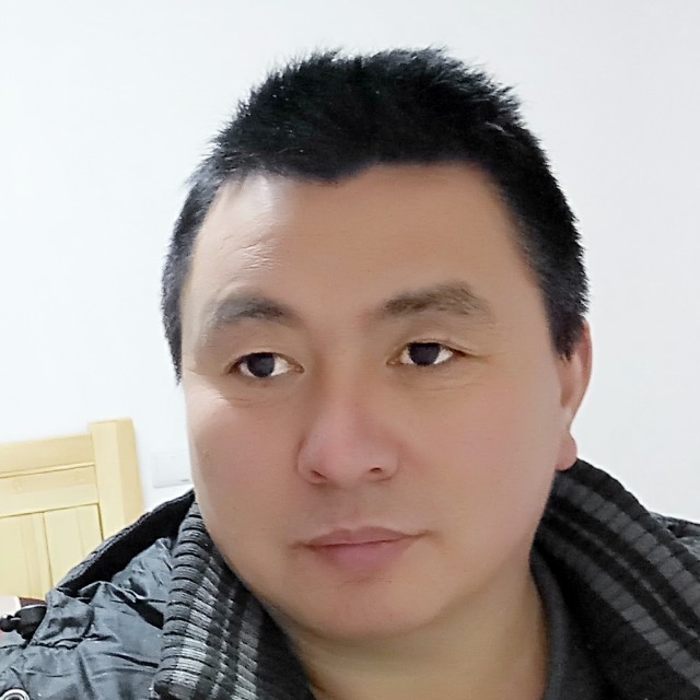 恬静挽手小蝴蝶的照片