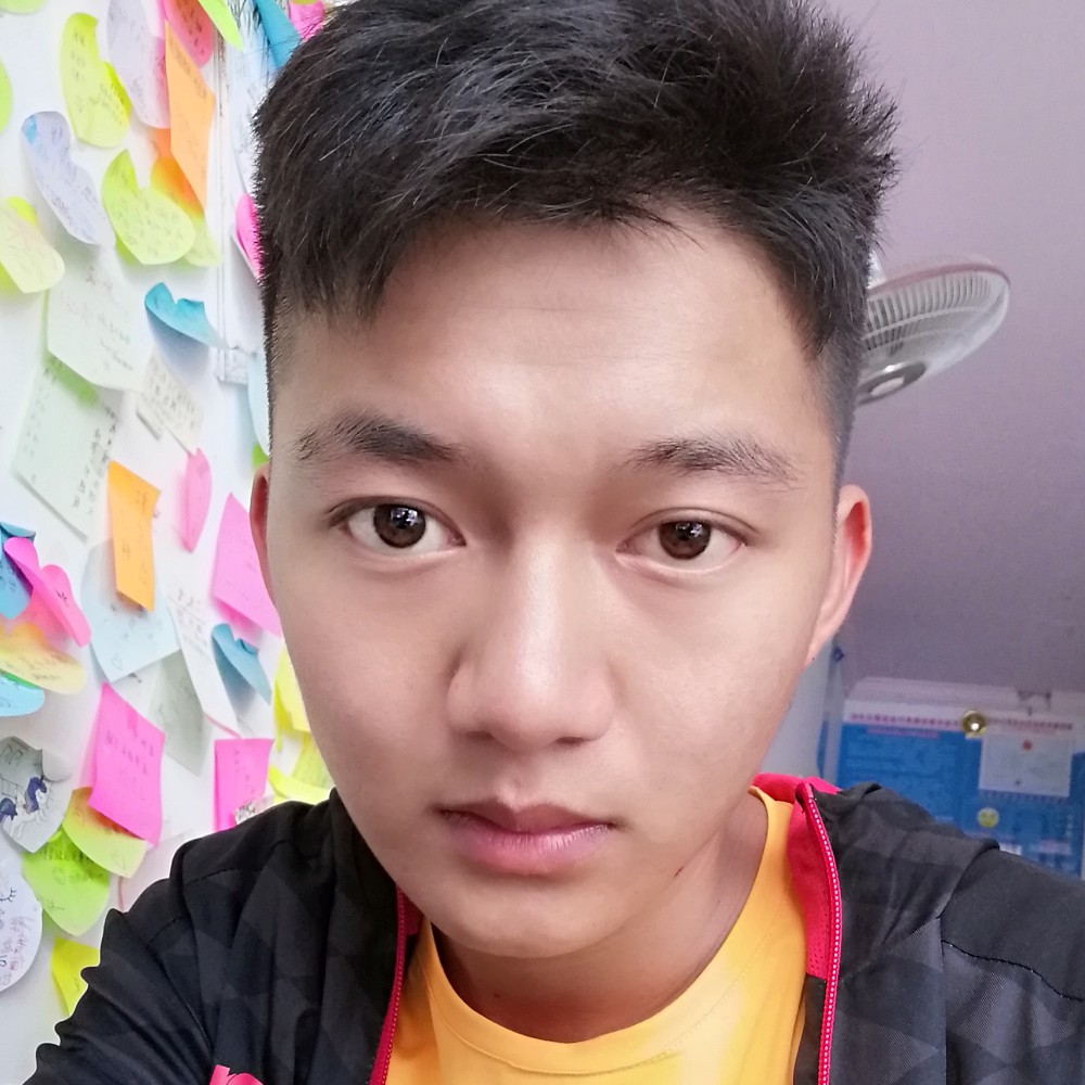 草莓踢精明的照片
