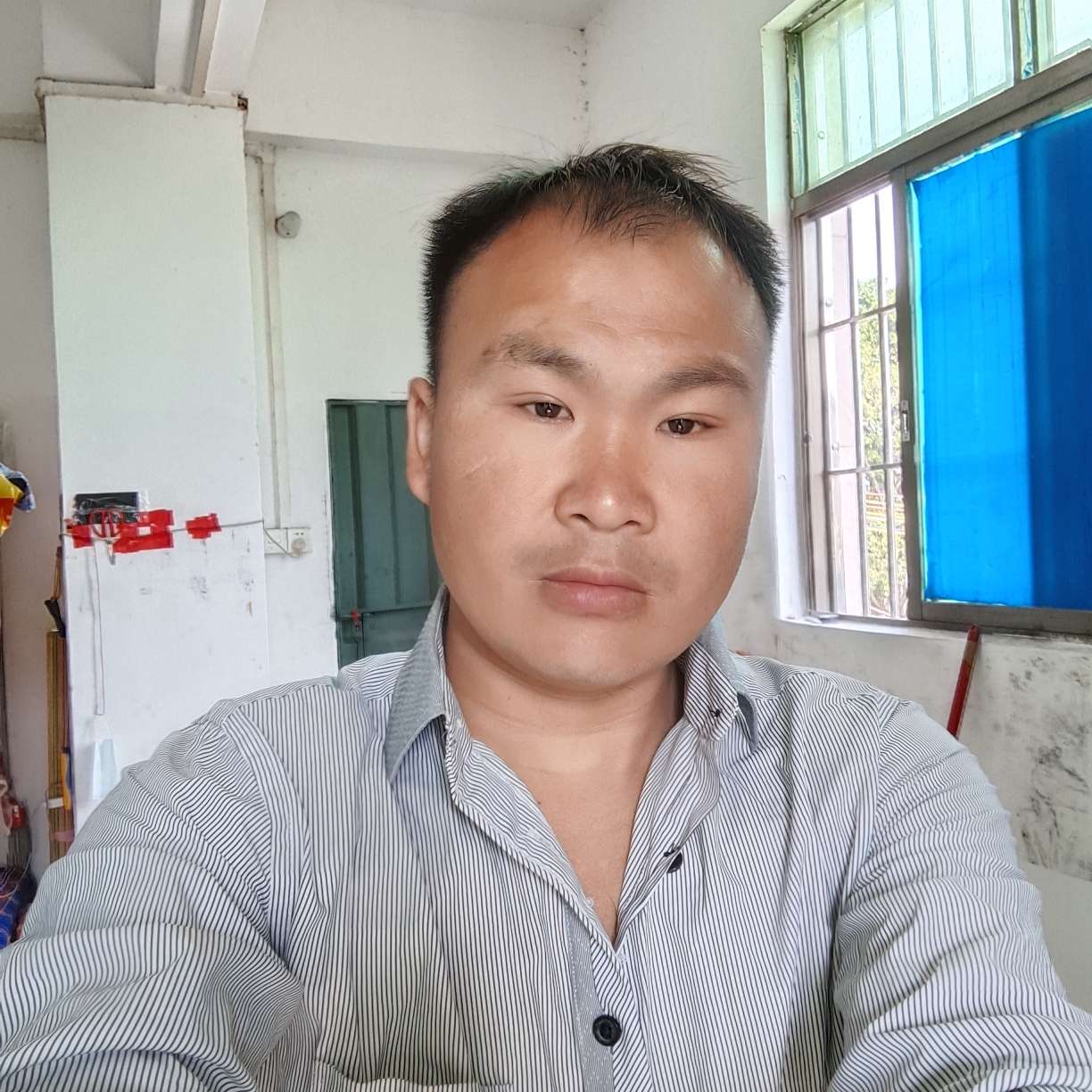 野狼挽手无辜的照片