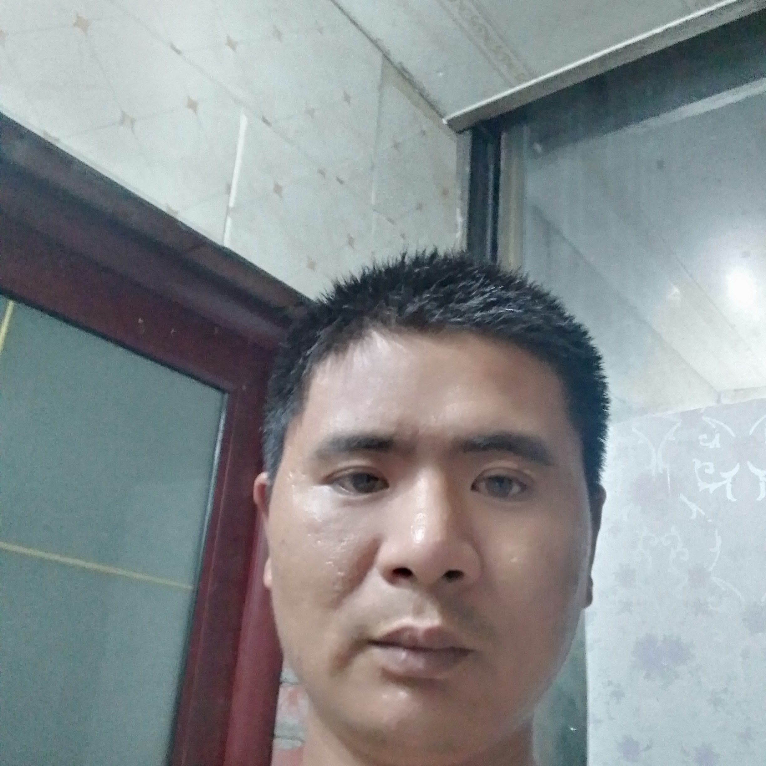 三十加的大叔的照片