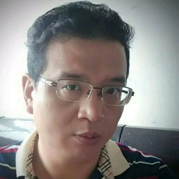 胡萝卜拿健康的照片