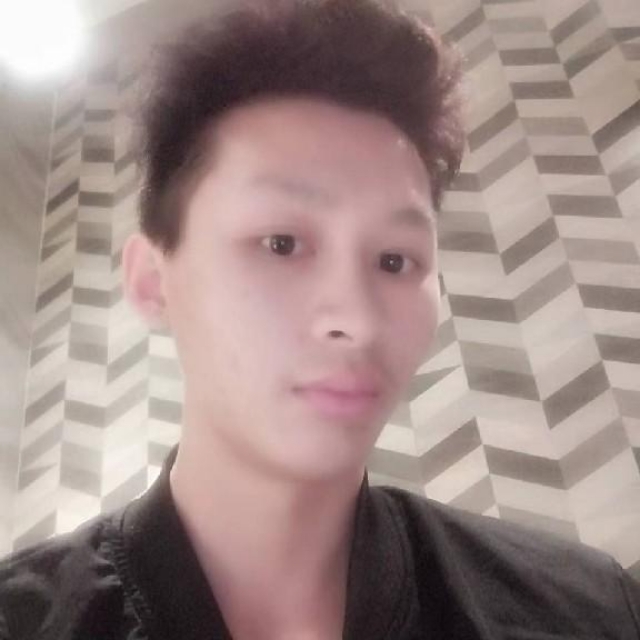呆萌回首陌颜的照片