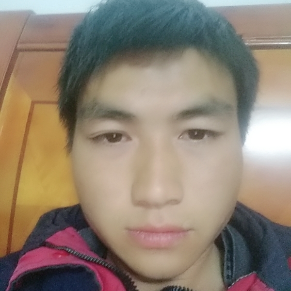 雨中的孤独的单身的照片