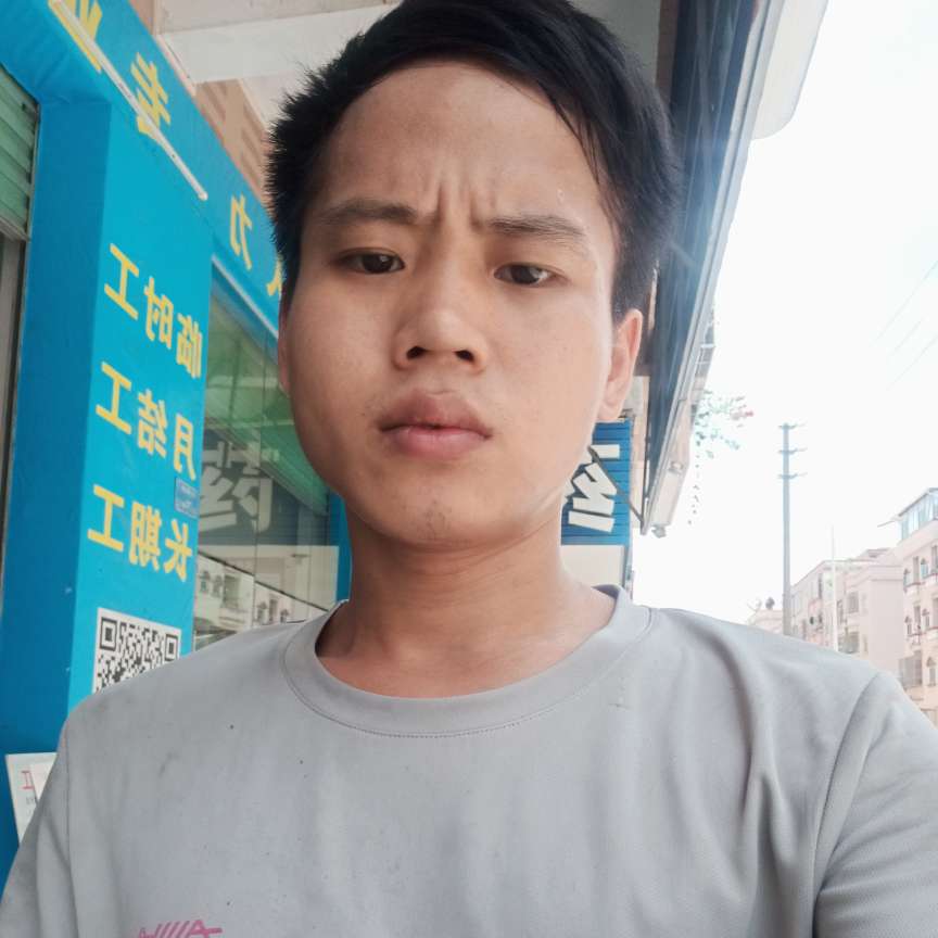 红玫瑰挽手淡淡的照片