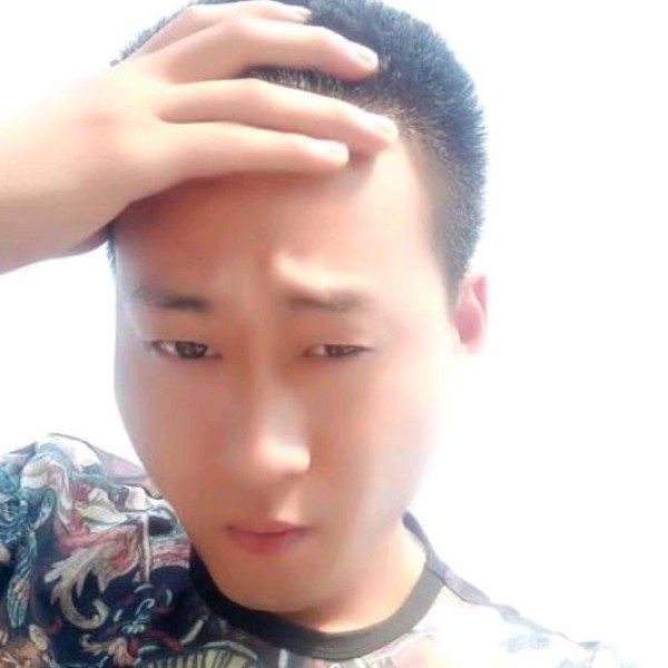 狂奔的稻草人的照片