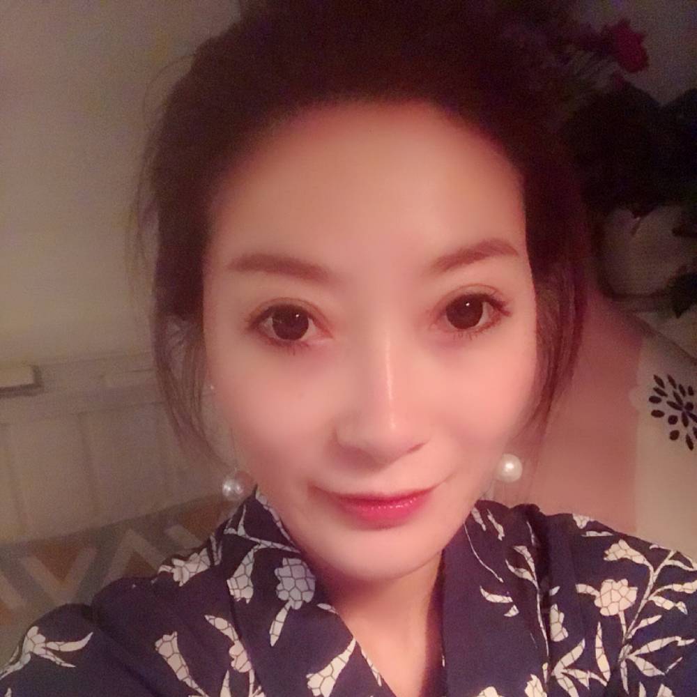 衬衫诚心的照片