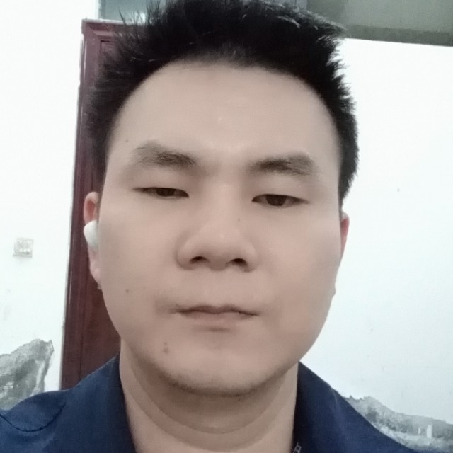 努力的少年男的照片