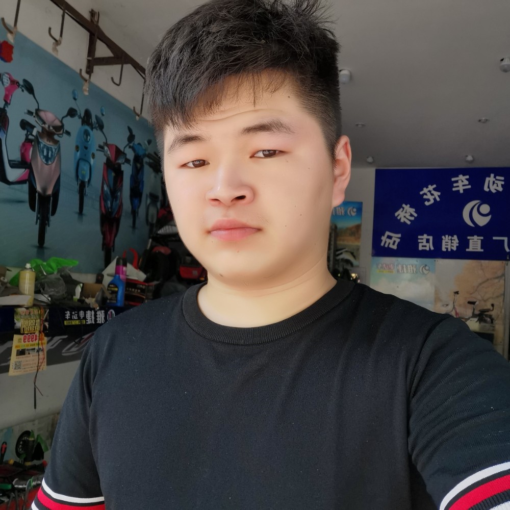 海上的蓝天的照片