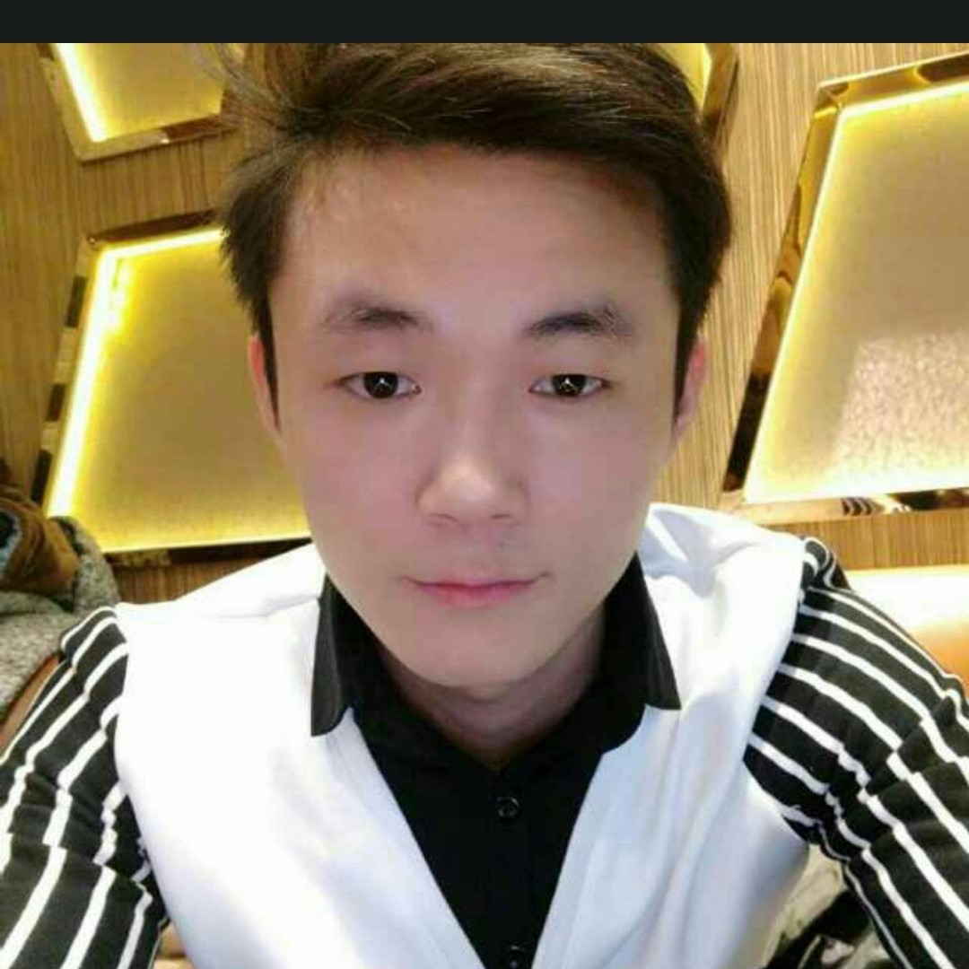 冰淇淋浅吻瘦瘦的照片