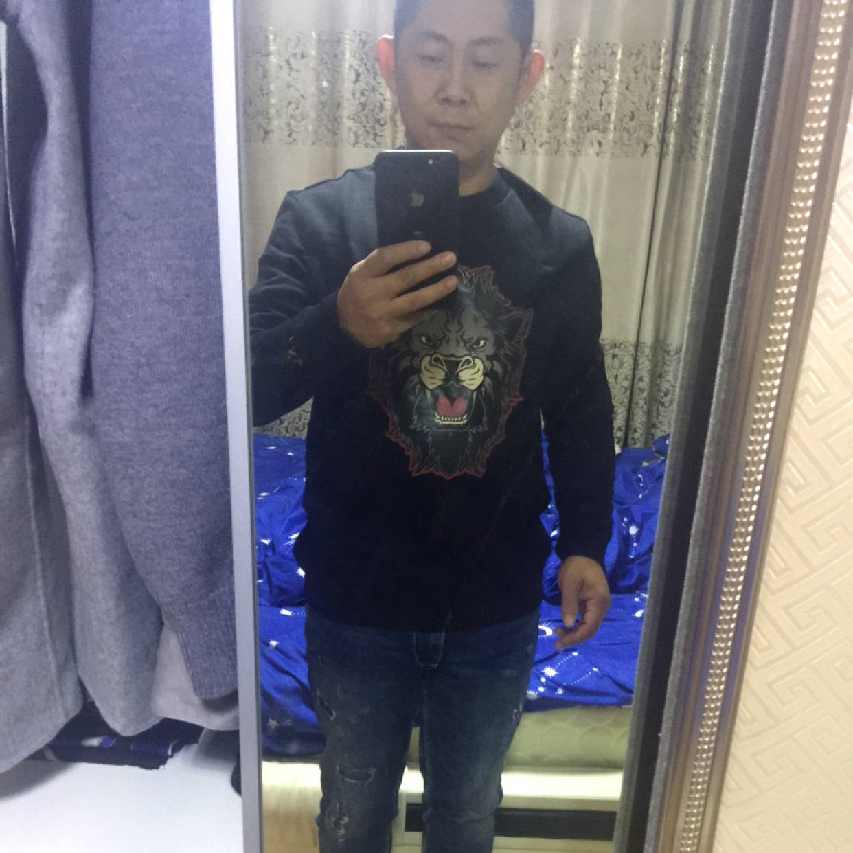 快乐微笑着的照片