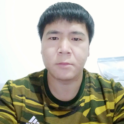 眯眯眼踢小白菜的照片