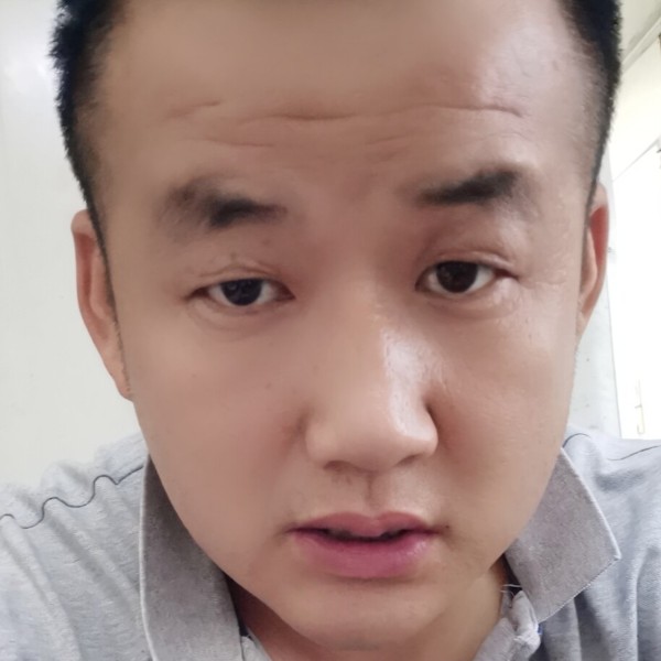 跳跃打彩虹的照片