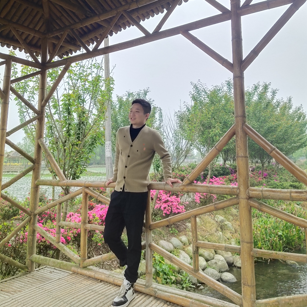 小刺猬不安的照片