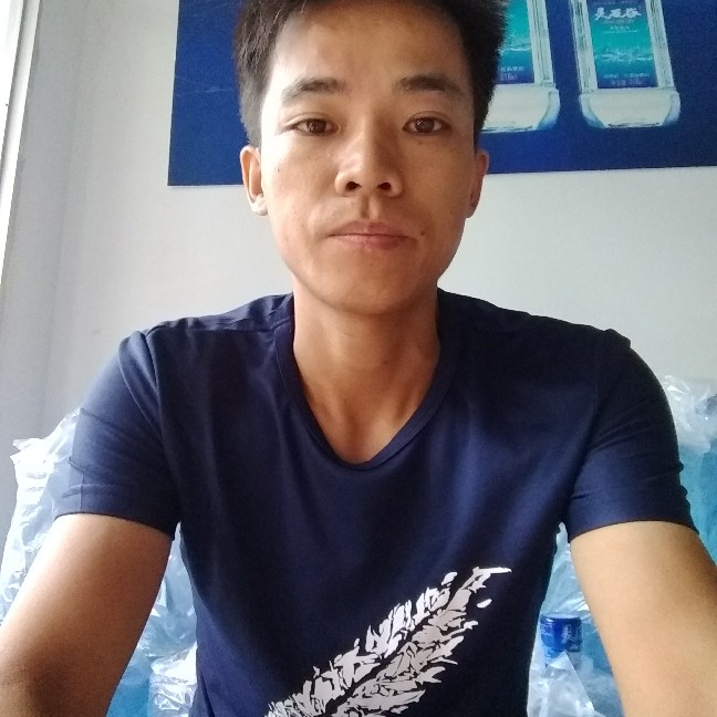 不听话的绿草的照片