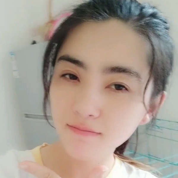 两颗小白菜的照片