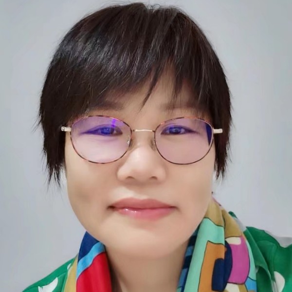 翩飞浅吻小蘑菇的照片