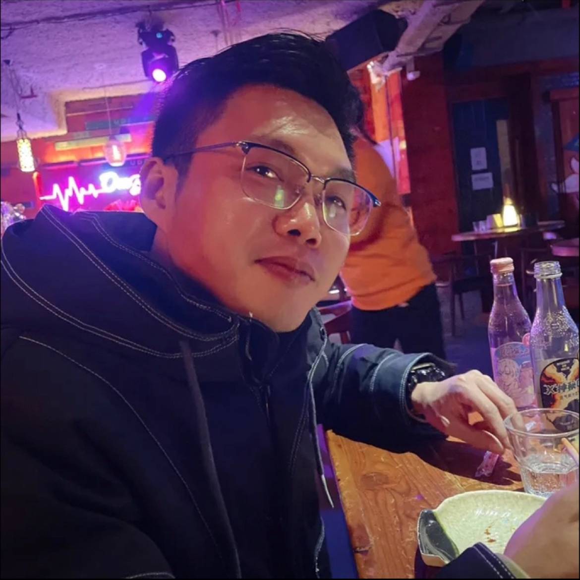 电灯胆和辛勤的照片