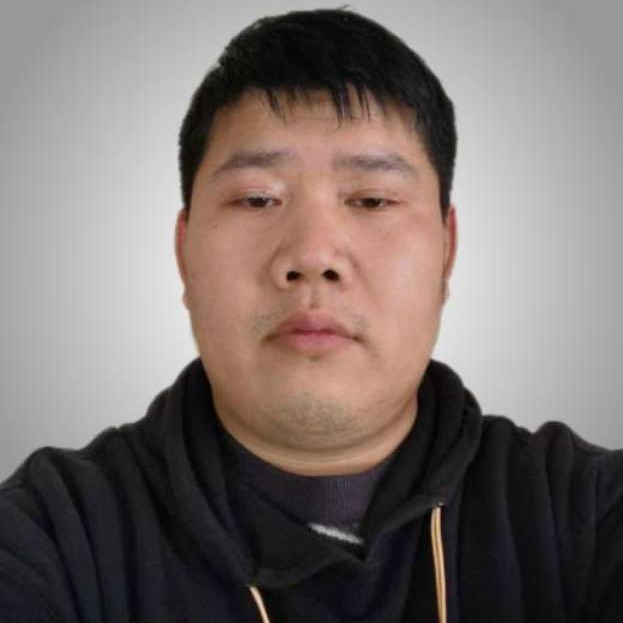 贪玩吃醋水壶的照片