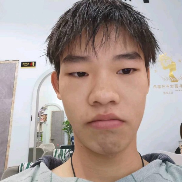 勤恳就月亮的照片