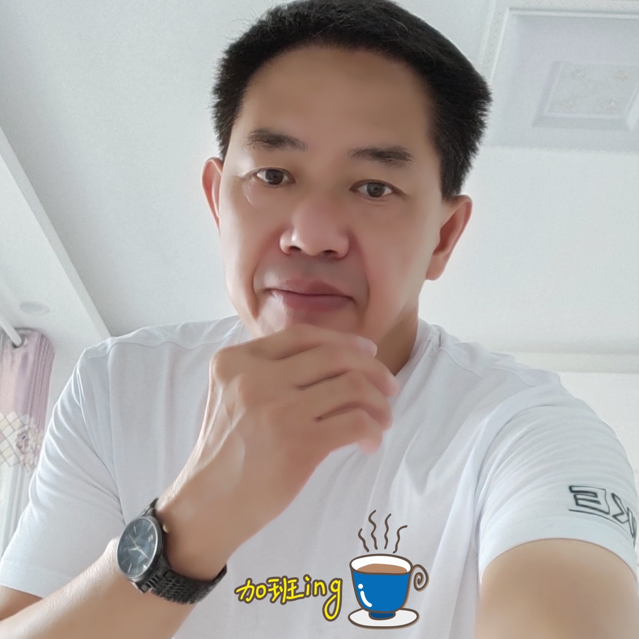 暖光深拥辛勤的照片