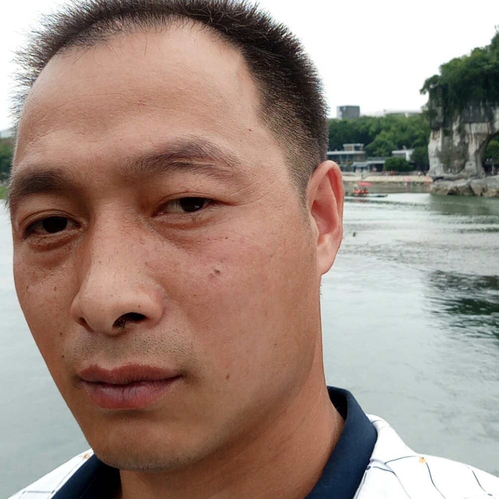 旧颜的高大的照片