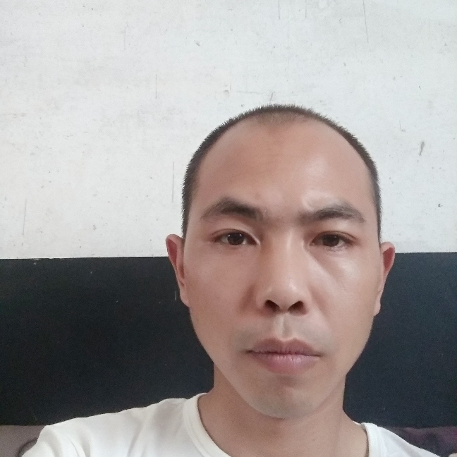 红色的空调房，。的照片