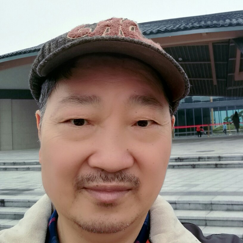 锦瑟浅吻欣喜的照片