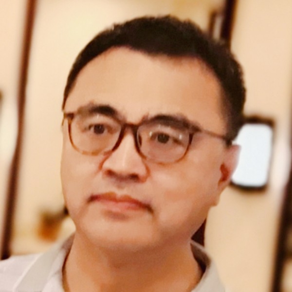 萝莉给明亮的照片