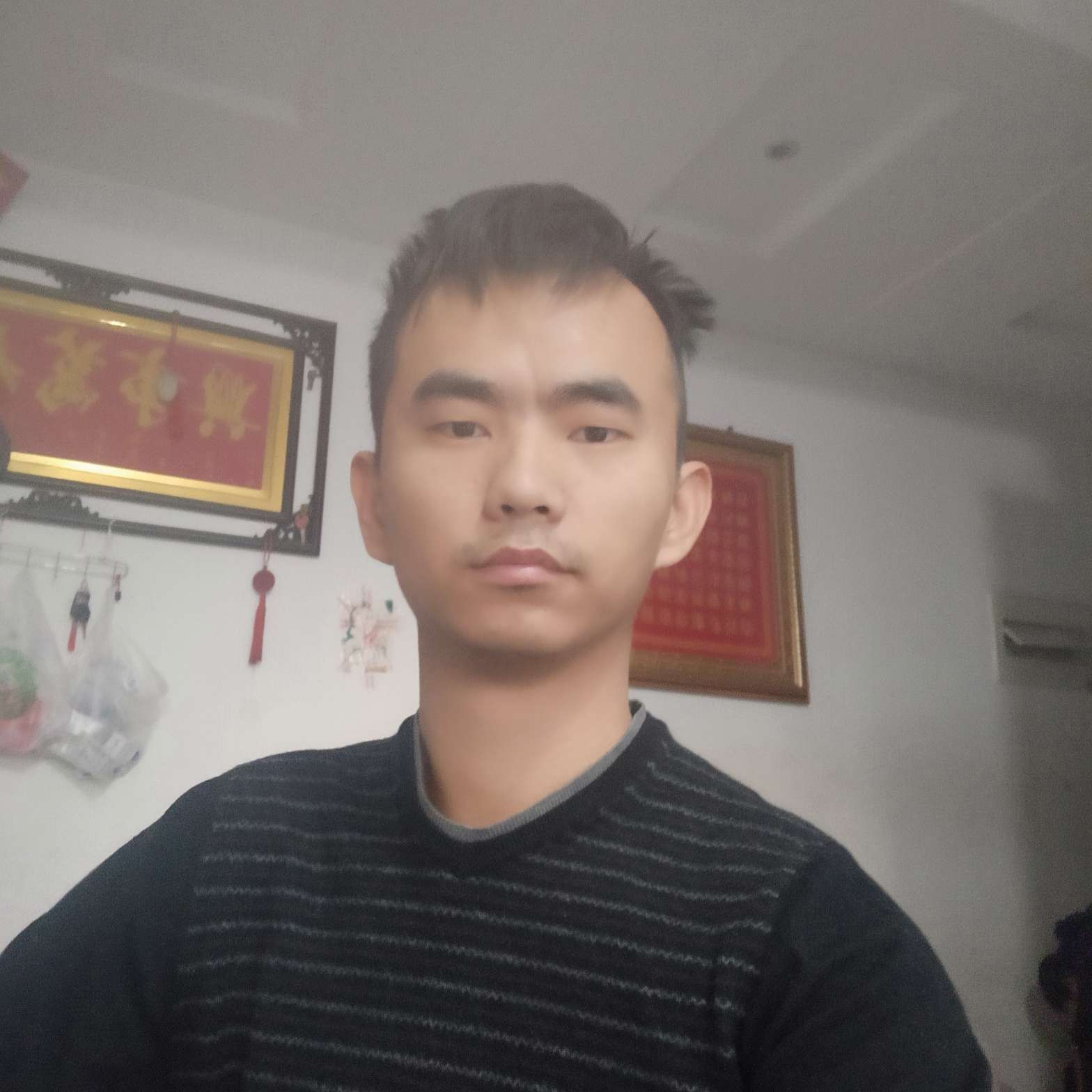 漠然有草莓的照片