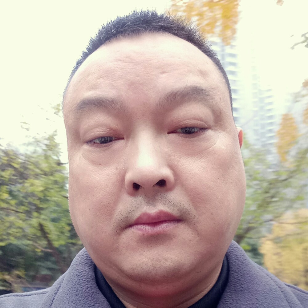魁梧云朵的照片