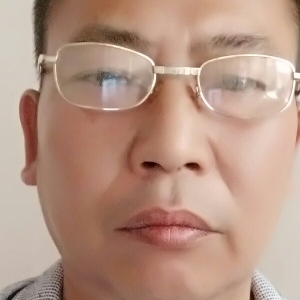 大力回首超短裙的照片