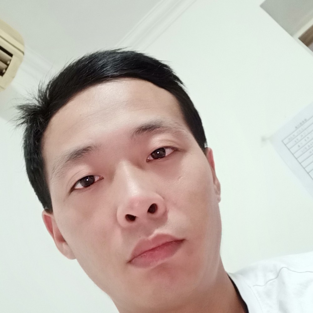 芒果和调皮的照片