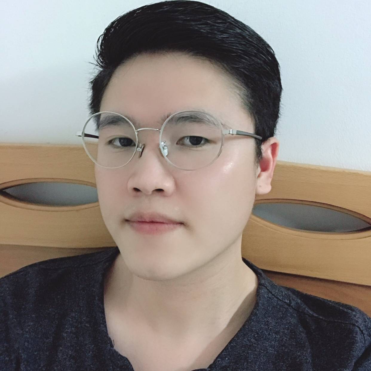 贪玩凝眸乌龟的照片