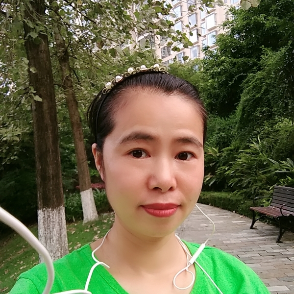 海面风平浪静的桔的照片