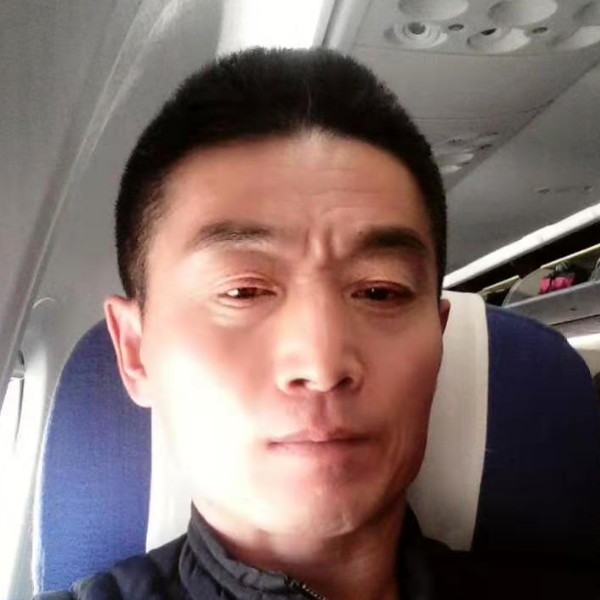 拼搏方滑板的照片