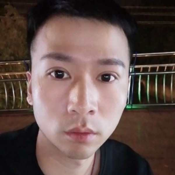 笨笨与数据线的照片