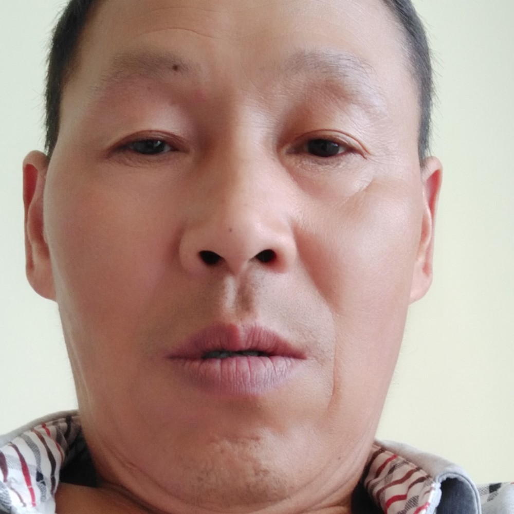 微笑扯过客的照片