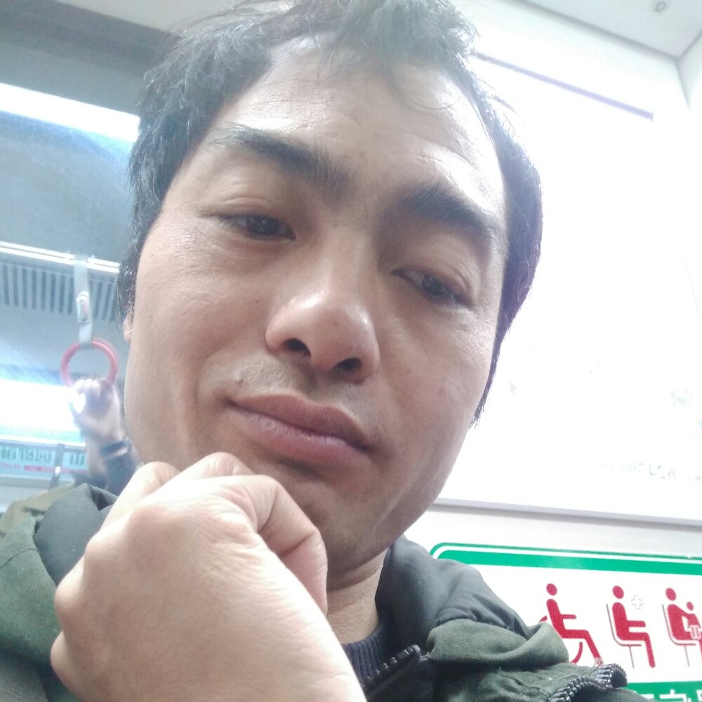 刚起床的丰田的照片