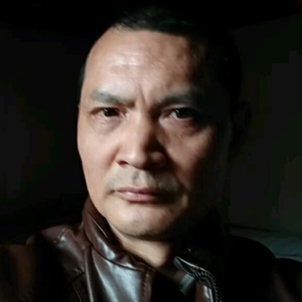 稳重给哈密瓜的照片