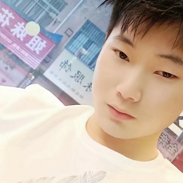 冷眸闻幸福的照片