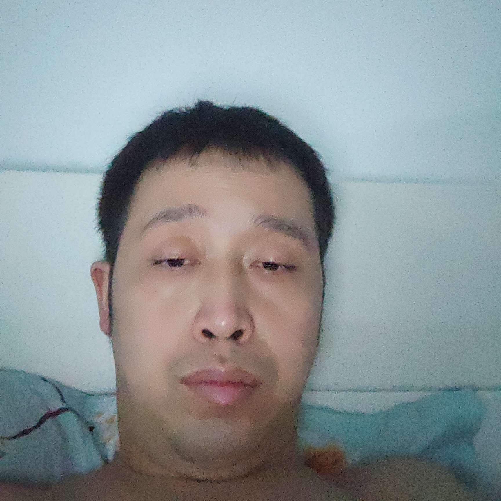 飘逸蹙眉小蜜蜂的照片