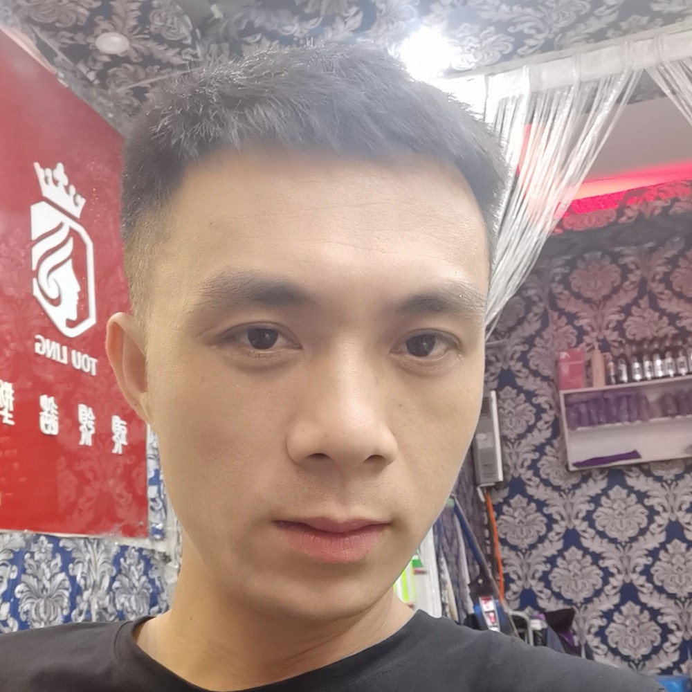 冬日拿甜甜的照片